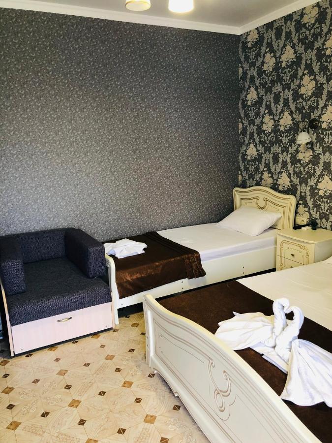 Гостевой Дом Анаит Hotel Pizunda Ngoại thất bức ảnh