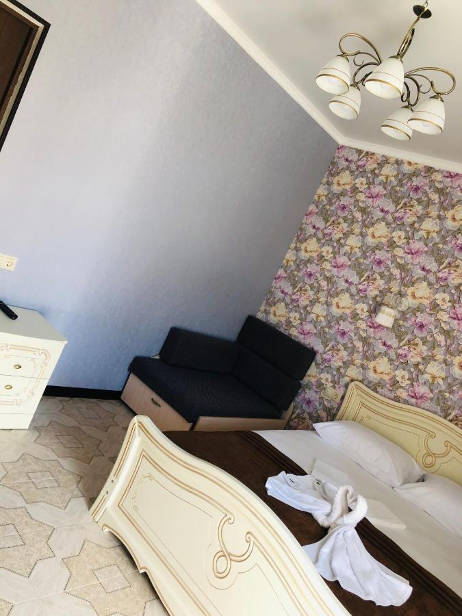 Гостевой Дом Анаит Hotel Pizunda Ngoại thất bức ảnh