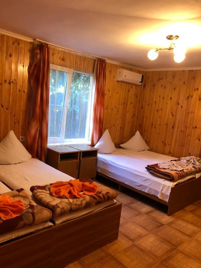 Гостевой Дом Анаит Hotel Pizunda Ngoại thất bức ảnh